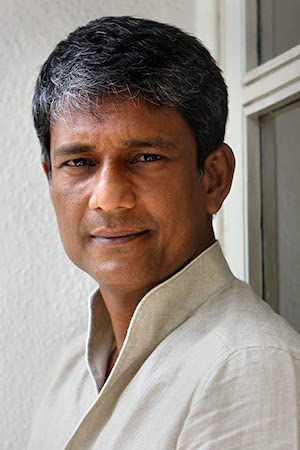 Adil Hussain tüm dizileri dizigom'da