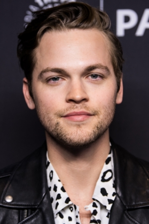 Alexander Calvert tüm dizileri dizigom'da