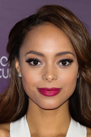 Amber Stevens West tüm dizileri dizigom'da