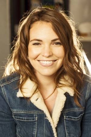 Beth Stelling tüm dizileri dizigom'da