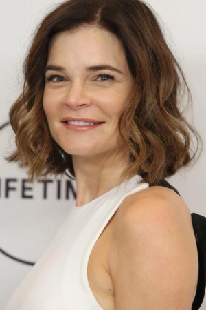 Betsy Brandt tüm dizileri dizigom'da