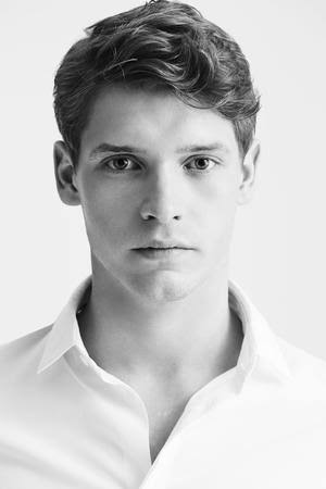 Billy Howle tüm dizileri dizigom'da