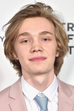 Charlie Plummer tüm dizileri dizigom'da