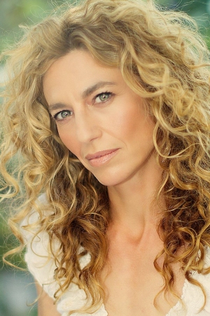 Claudia Black tüm dizileri dizigom'da