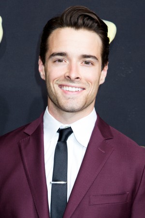 Corey Cott tüm dizileri dizigom'da