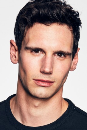 Cory Michael Smith tüm dizileri dizigom'da