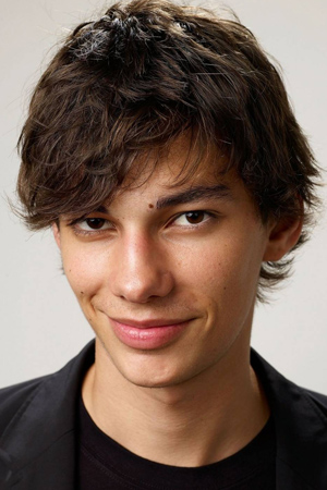 Devon Bostick tüm dizileri dizigom'da