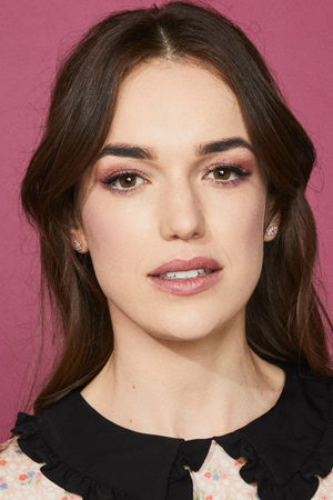 Elizabeth Henstridge tüm dizileri dizigom'da