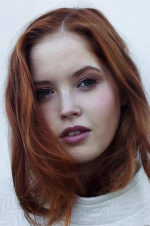 Ellie Bamber tüm dizileri dizigom'da