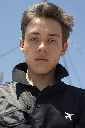 Ethan Cutkosky tüm dizileri dizigom'da