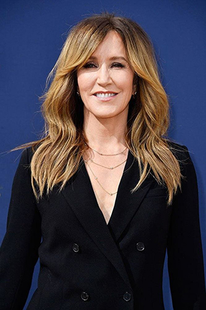 Felicity Huffman tüm dizileri dizigom'da