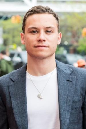 Finn Cole tüm dizileri dizigom'da