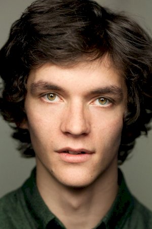 Fionn Whitehead tüm dizileri dizigom'da