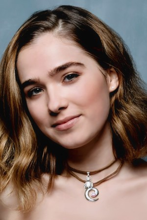 Haley Lu Richardson tüm dizileri dizigom'da