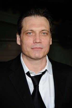 Holt McCallany tüm dizileri dizigom'da