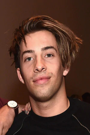 Jimmy Bennett tüm dizileri dizigom'da