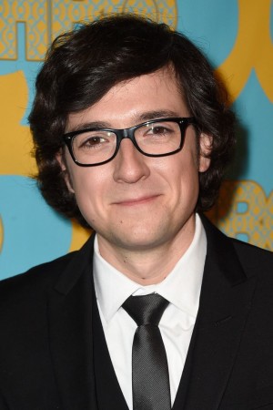 Josh Brener tüm dizileri dizigom'da