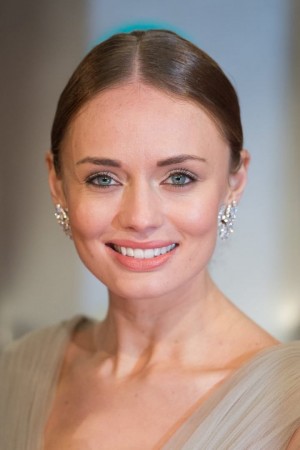 Laura Haddock tüm dizileri dizigom'da