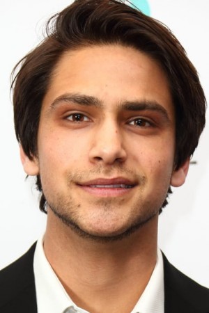 Luke Pasqualino tüm dizileri dizigom'da