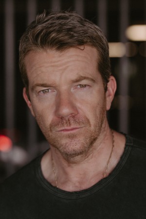 Max Beesley tüm dizileri dizigom'da