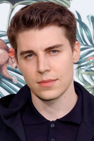 Nolan Gerard Funk tüm dizileri dizigom'da