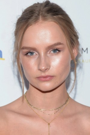 Olivia DeJonge tüm dizileri dizigom'da