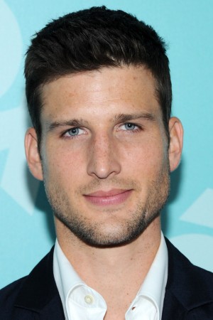 Parker Young tüm dizileri dizigom'da