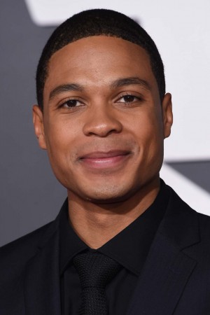 Ray Fisher tüm dizileri dizigom'da