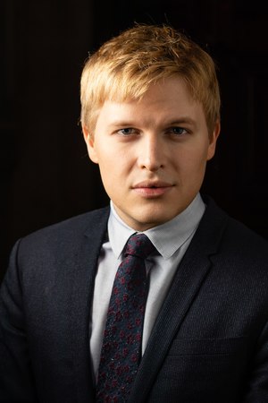 Ronan Farrow tüm dizileri dizigom'da