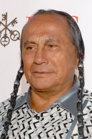 Russell Means tüm dizileri dizigom'da