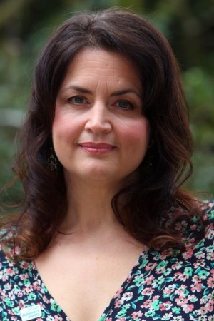 Ruth Jones tüm dizileri dizigom'da