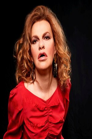 Sandra Bernhard tüm dizileri dizigom'da