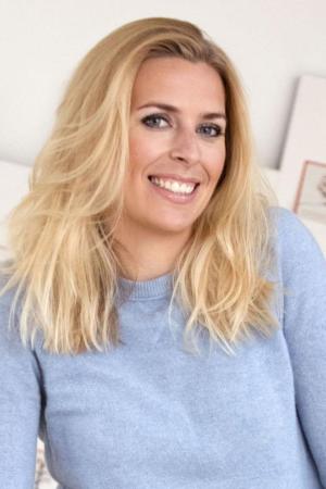 Sara Pascoe tüm dizileri dizigom'da