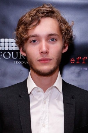 Toby Regbo tüm dizileri dizigom'da