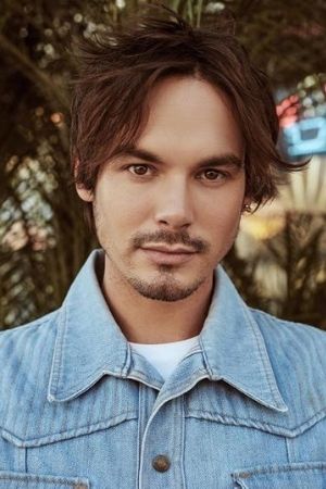 Tyler Blackburn tüm dizileri dizigom'da