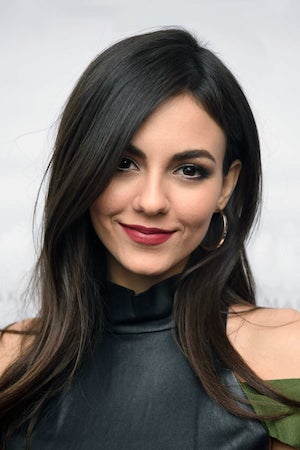 Victoria Justice tüm dizileri dizigom'da