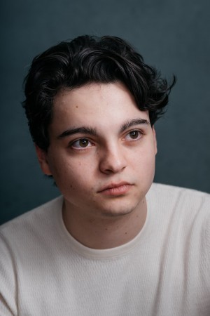 Max Burkholder tüm dizileri dizigom'da